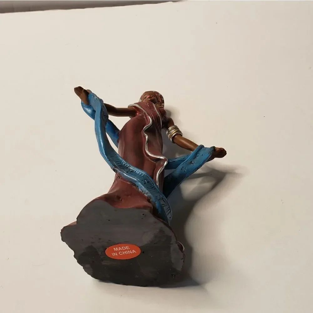 African Lady  - Picture 6 of 7